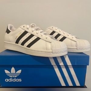 NEW Adidas Superstar🤍🖤